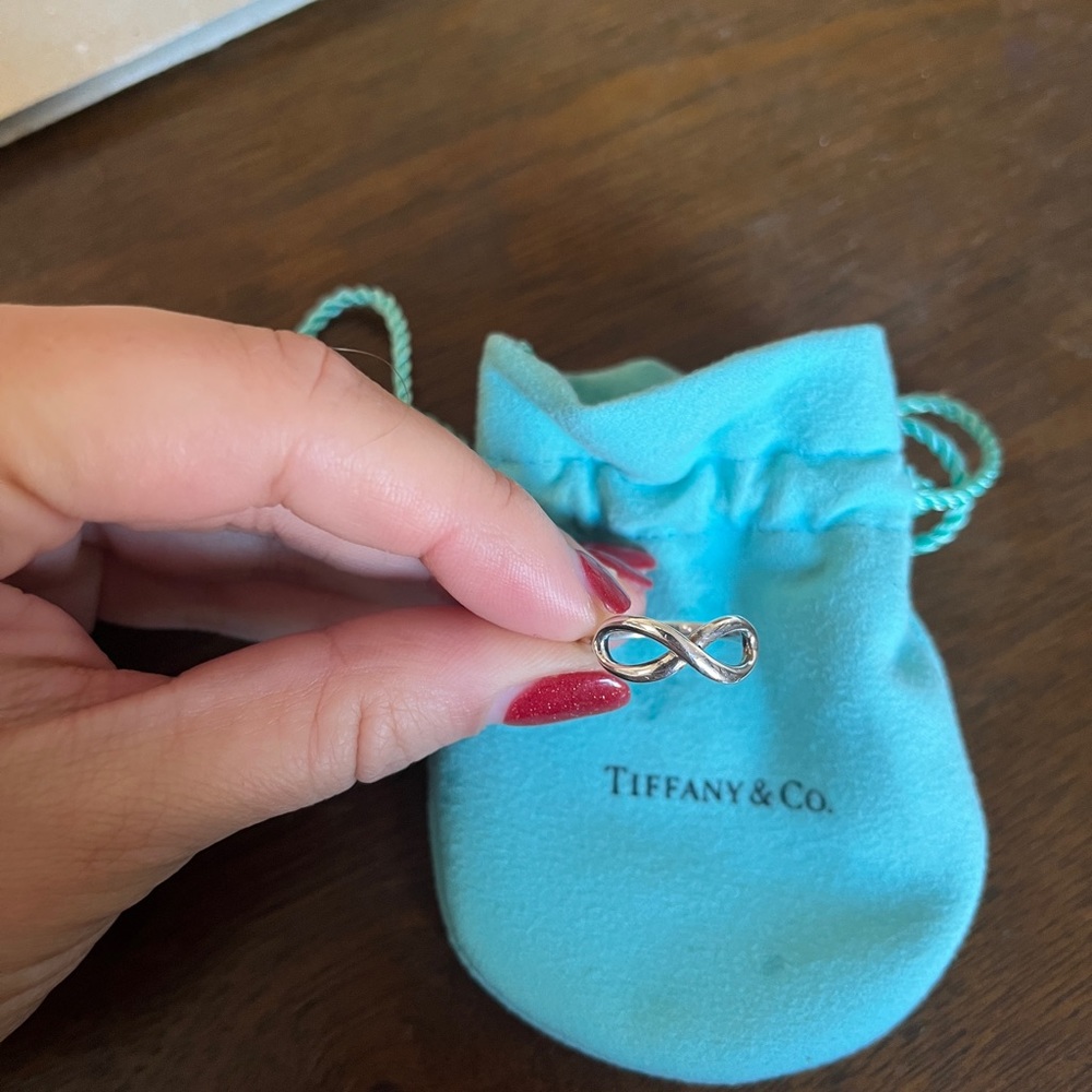 Tiffany & Co Infinity Ring w/ Bag